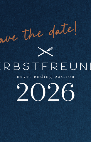 Save the Date Ankündigung für HERBSTFREUNDE 2026 mit Bestecksymbol und Slogan
